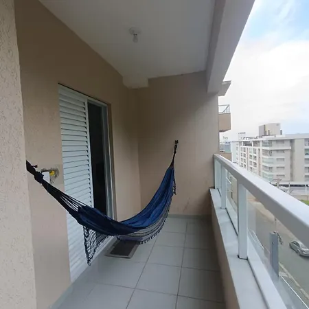 Apartamento 300 metros praia das Toninhas-3